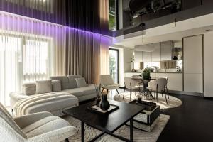 Luxury seaside penthouse with a view of the old town