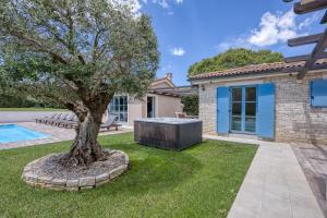 Villa Mali Vareski with Pool - Happy Rentals