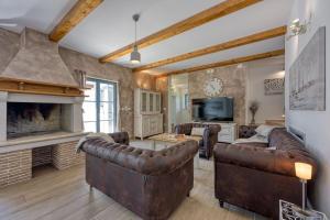 Villa Mali Vareski with Pool - Happy Rentals