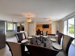 Maisons de vacances L-Art-Monie - Circuit des 24H - Parking - 6p : photos des chambres