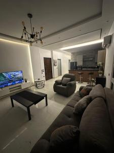 شقة مفروشه للايجار الشيخ زايد الحي السابع