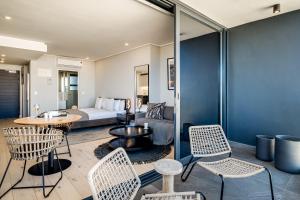 Bantry Bay Retreat, Ocean and Mountain Views