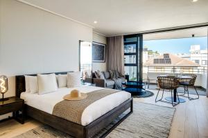 Bantry Bay Retreat, Ocean and Mountain Views