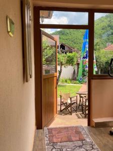 Диковата къща