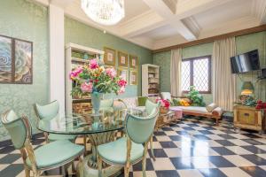 Rosalias House