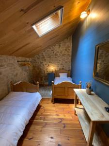 Maisons de vacances La Borie Maisonnette de Charme en Pierres 80m2 : photos des chambres