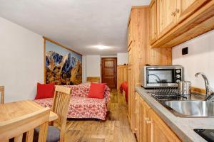 Aux Pieds du Malatra 2