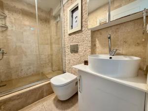 Bodrum Merkezde Denize Sıfır Plajlı Ev