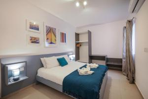 Spacious & Central 3BD Apartment with Front Balcony - Close to Sliema, St Julians, Valletta