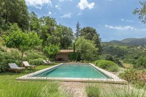 La Belle échappée holiday rental with pool in Menerbes