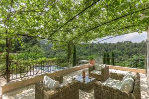 La Belle échappée holiday rental with pool in Menerbes