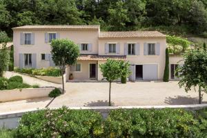 La Belle échappée holiday rental with pool in Menerbes