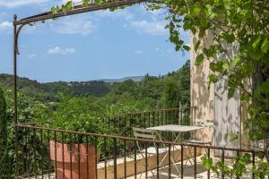 La Belle échappée holiday rental with pool in Menerbes