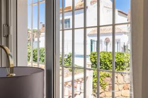 Townhouse with pool by Costarentals- Ref 199