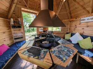 Maisons de vacances Gites en bord de Saone avec hebergements insolites climatises - FR-1-583-393 : photos des chambres