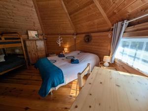 Maisons de vacances Gites en bord de Saone avec hebergements insolites climatises - FR-1-583-393 : photos des chambres