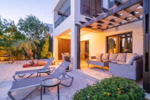 Villa Pontus - stunning views & privacy in beautiful garden with pool & hot tub