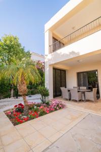 Villa Pontus - stunning views & privacy in beautiful garden with pool & hot tub