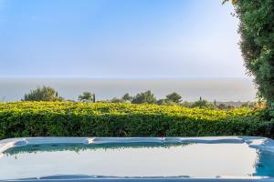 Villa Pontus - stunning views & privacy in beautiful garden with pool & hot tub