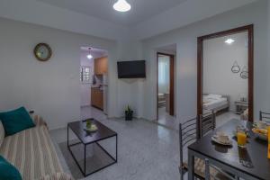 Beachside Apartment-1