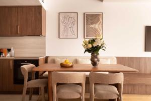 chic A C central apt - 2bdr 6p - faubourg s denis - 4-Sterne-Hotels in Paris