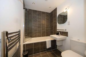 Stunning Skyline Liverpool Apartment with Parking