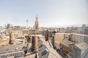 Stunning Skyline Liverpool Apartment with Parking