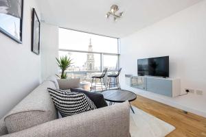Stunning Skyline Liverpool Apartment with Parking