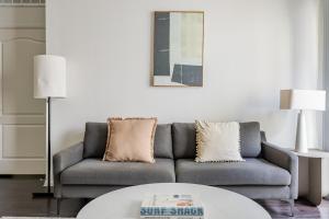 Blueground Venice pool AC nr beach LAX-1330