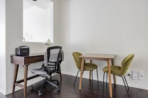 Blueground Venice pool AC nr beach LAX-1330