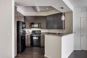 Blueground Venice pool AC nr beach LAX-1330