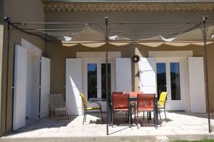 Villa overlooking the Alpilles Saint Remy de Provence LS1-454