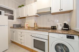 Sunny studio in city centre, free wifi, commun pool