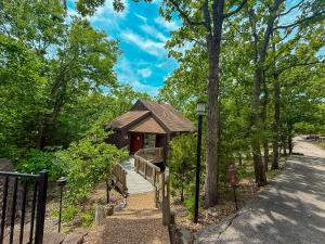 Treetop 3BD3BADeckPoolsGrillDock-Sleeps 8PP