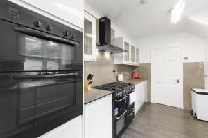 Elegant 5 Bedroom, 2 Bathroom Home at Marlow Hill