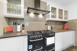 Elegant 5 Bedroom, 2 Bathroom Home at Marlow Hill