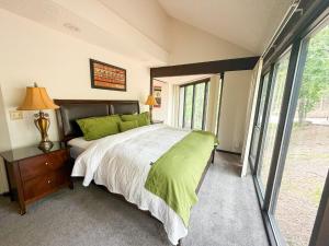 Treetop 3BD3BADeckPoolsGrillDock-Sleeps 8PP