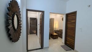 Solitaire - Luxurious & Peaceful 3BHK by the Lake & Golf Course