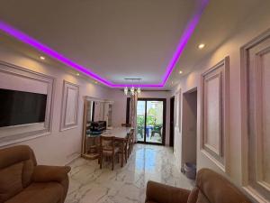 Porto Said بورتوسعيد شاليه ثلاث حجرات وثلاثة حمام وصاله مكيف بالكامل وبلكونه وانترنت عدد 7 أسره