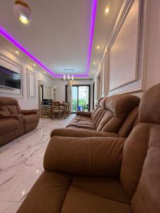 Porto Said بورتوسعيد شاليه ثلاث حجرات وثلاثة حمام وصاله مكيف بالكامل وبلكونه وانترنت عدد 7 أسره