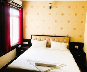 The Metropol Hotel Siwan Full AC OR NON AC ROOM