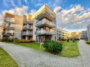 Sunny apartment by the sea with garage