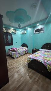 شقه مكيفه بالكامل لك بميت خميس قريبه من جامعه المنصوره والنيل