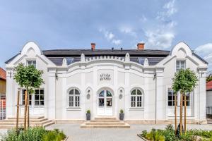 Fülöp Panzió Apartments near Lake Balaton