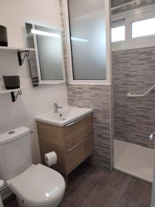 Maisons de vacances Maison avec grand jardin arbore : photos des chambres