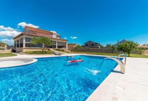 Family friendly house with a swimming pool Gornje Rastane, Biograd - 24616