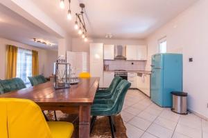 Family friendly house with a swimming pool Gornje Rastane, Biograd - 24616