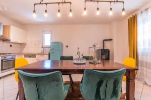 Family friendly house with a swimming pool Gornje Rastane, Biograd - 24616