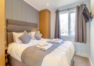 Woolverstone Marina and Lodge Park