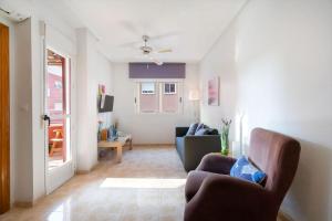 precioso apartamento soleado, con piscina, cerca del mar